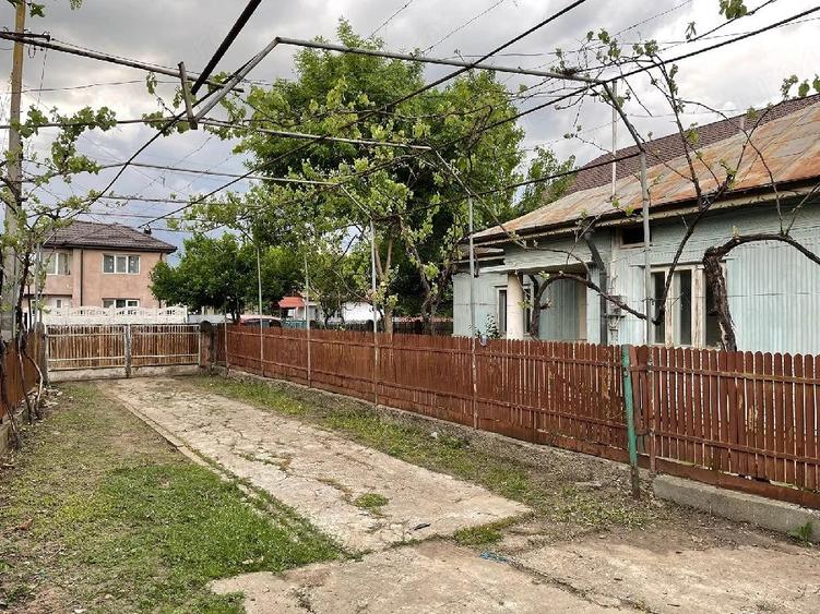 Casă cu 4 camere cu Teren 1250 Mp în Gherăseni