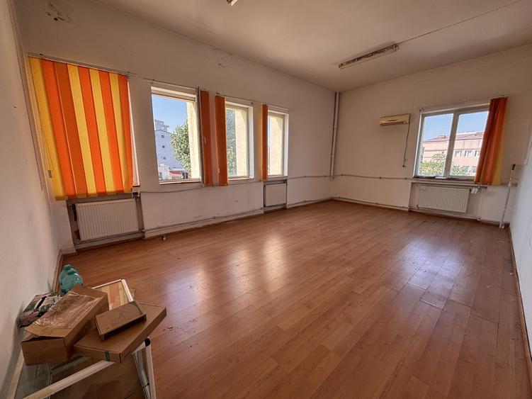 Birou, de 10 mp, în Timpuri Noi
