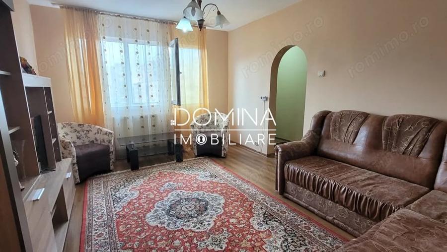 Apartament cu 3 camere semidecomandat în Plopilor