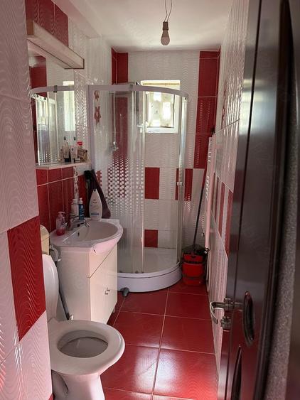 Apartament cu 2 camere semidecomandat, mobilat în Central