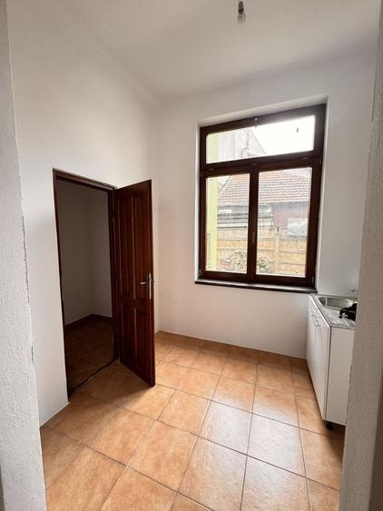 Birou, de 203 mp, în Central