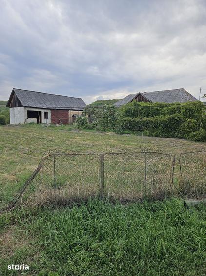 Casă cu 2 camere cu Teren 2900 Mp în Bobâlna