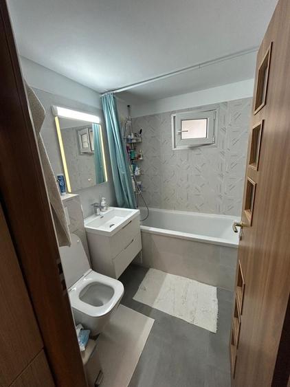 Apartament cu 3 camere decomandat în Baba Novac