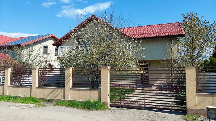 Casă individuală cu 6 camere cu Canalizare în Glina