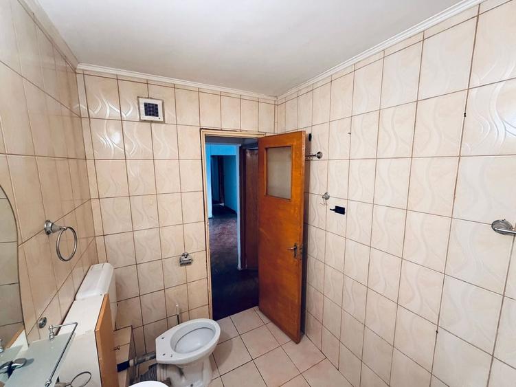 Apartament cu 4 camere decomandat în Moșilor