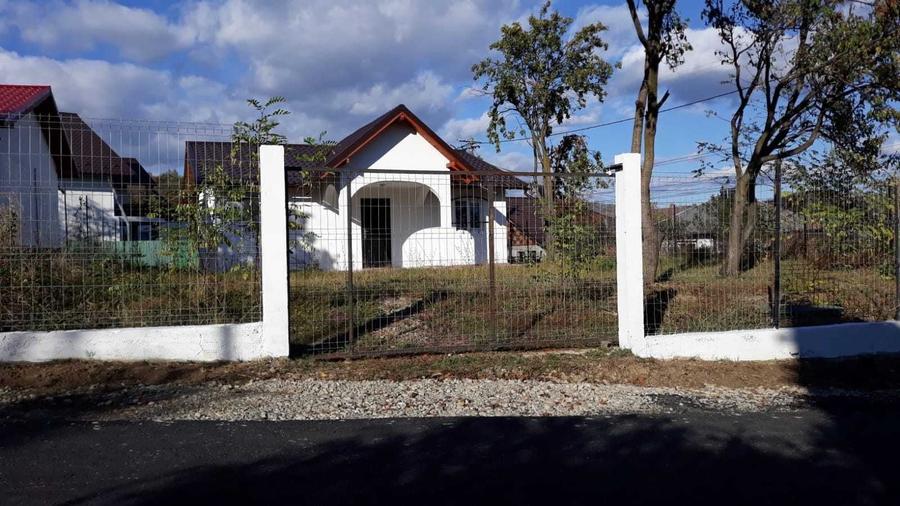 Casă cu 4 camere decomandat în Slănic