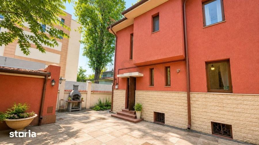 Casă cu 6 camere cu Teren 258 Mp în Militari