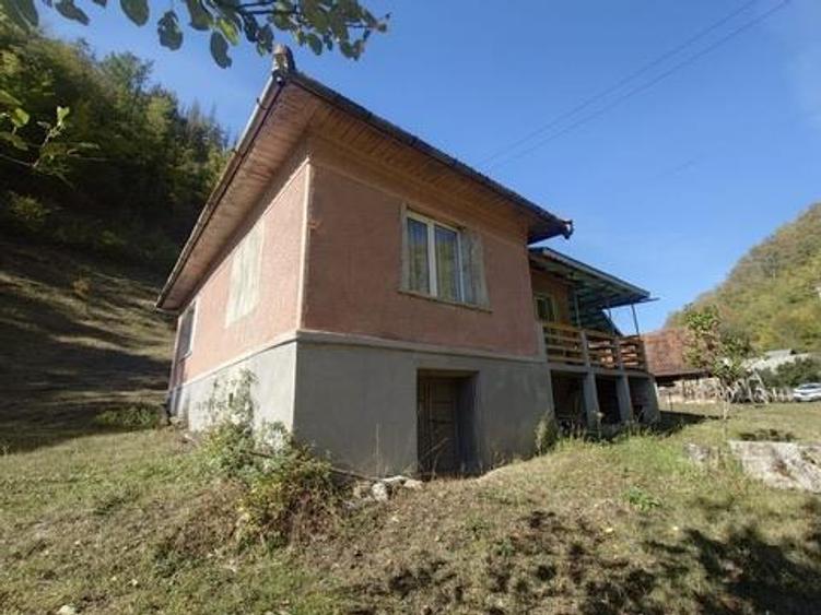 Casă individuală cu 4 camere cu Teren 7650 Mp în Mihăileni