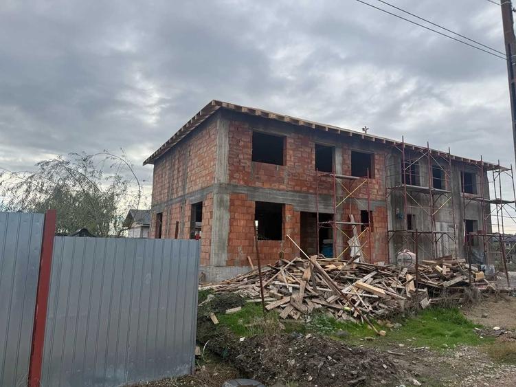 Casă cu 4 camere în Central