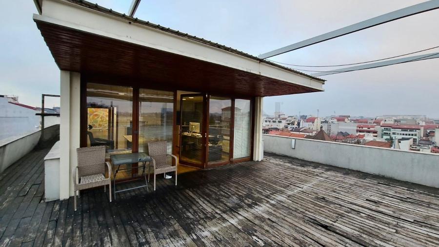 Apartament cu 6 camere semidecomandat în Dorobanți