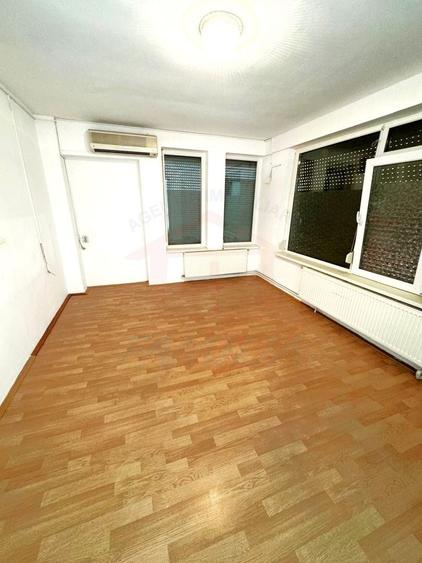 Apartament cu 3 camere decomandat în