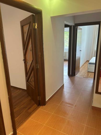 Apartament cu 3 camere decomandat în Vitan