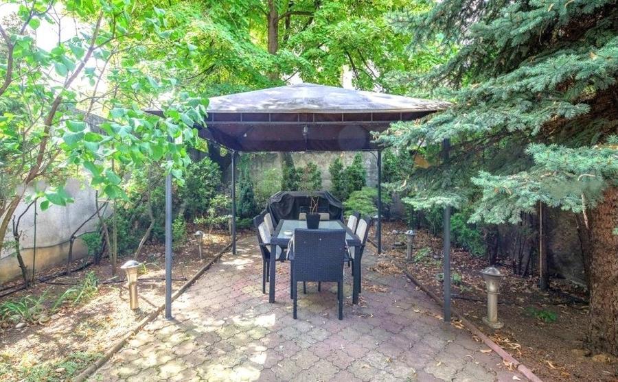 Casă cu 8 camere cu Teren 335 Mp în Dorobanți