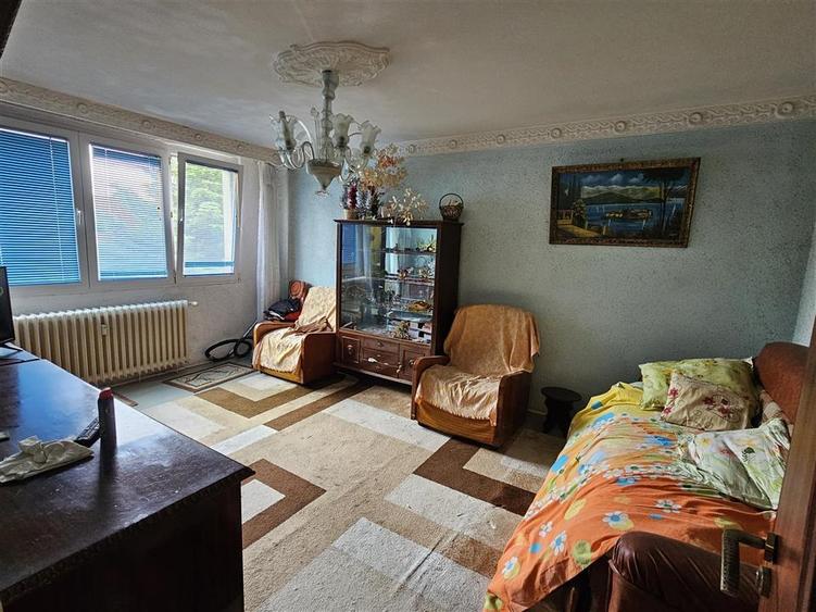 Apartament cu 3 camere decomandat în Brâncoveanu