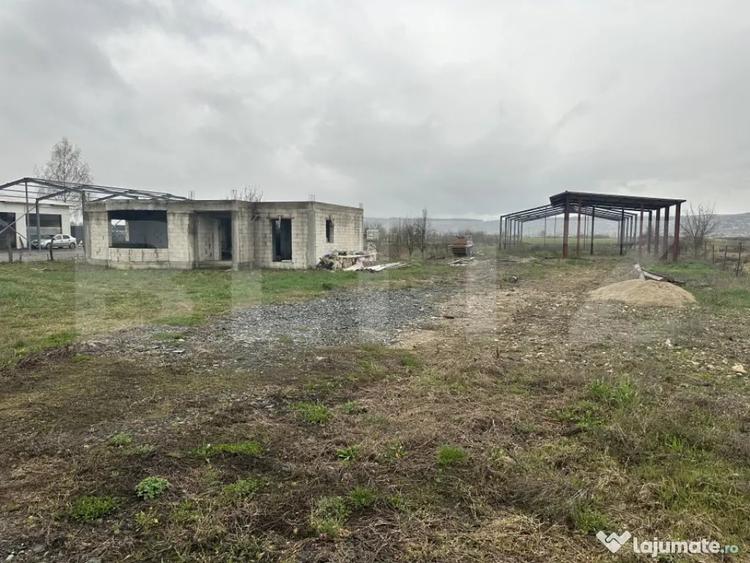Casă cu 5 camere cu Teren 2400 Mp în Central
