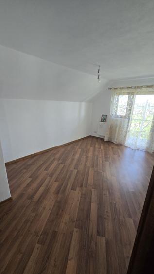 Casă individuală cu 4 camere cu Canalizare în Mărgineni