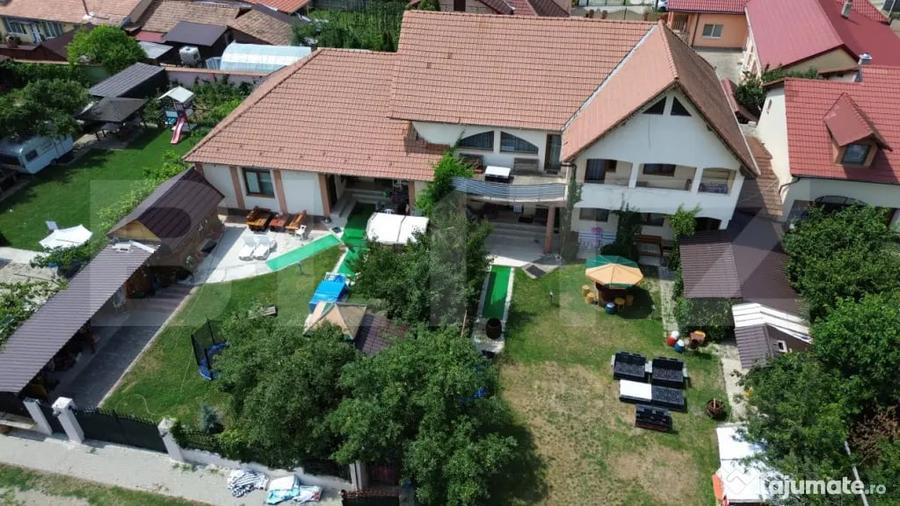 Casă cu 8 camere cu Teren 1027 Mp în Micești