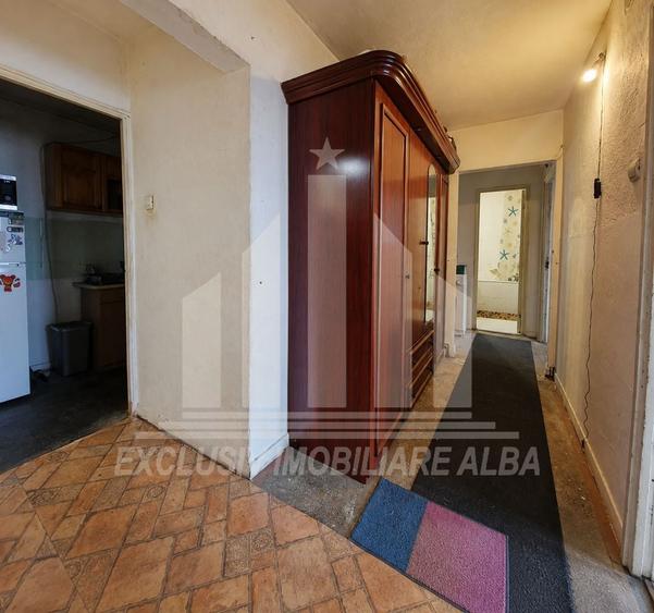 Apartament cu 3 camere decomandat, mobilat în Cetate — fotografia 3