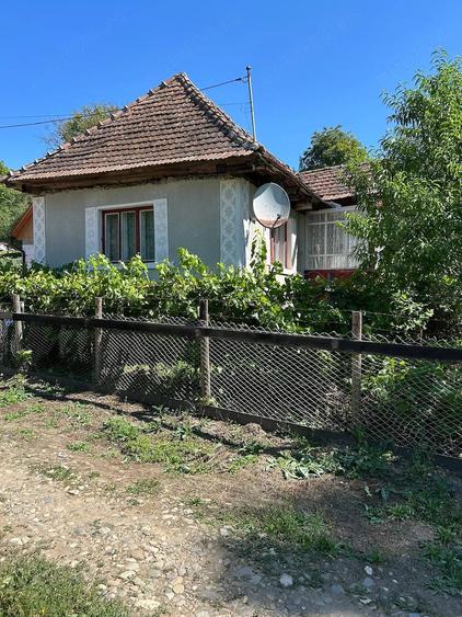 Casă cu 3 camere cu Teren 1800 Mp în Comlod