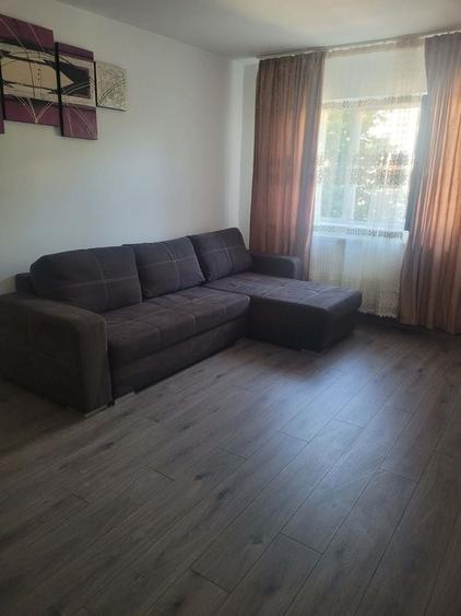 Apartament cu 3 camere decomandat în Romanești