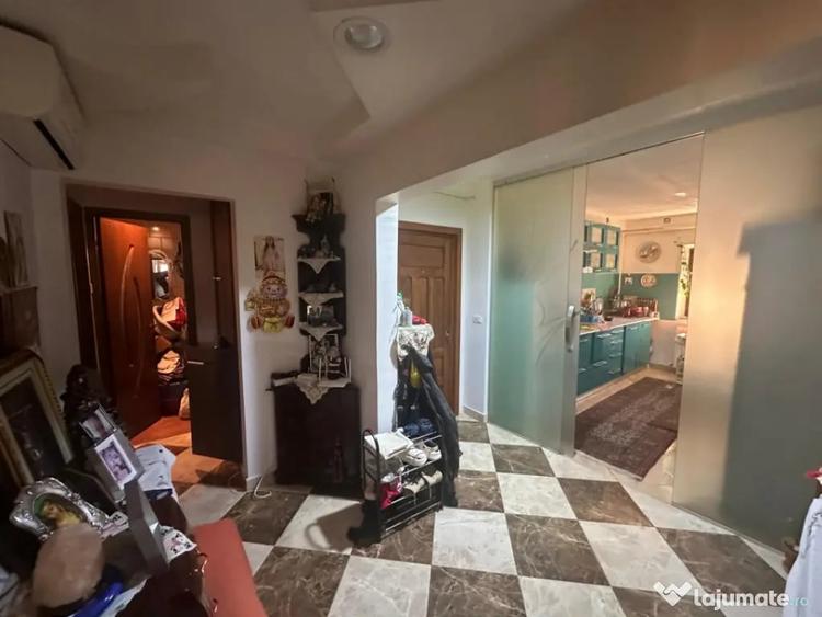 Apartament cu 4 camere decomandat, mobilat în Poarta 6