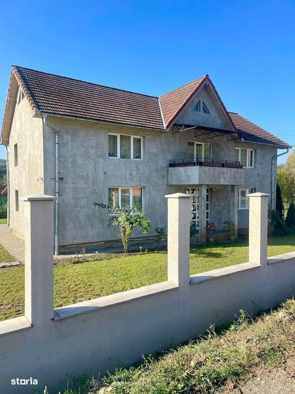 Casă cu 6 camere cu Teren 1200 Mp în Mociu