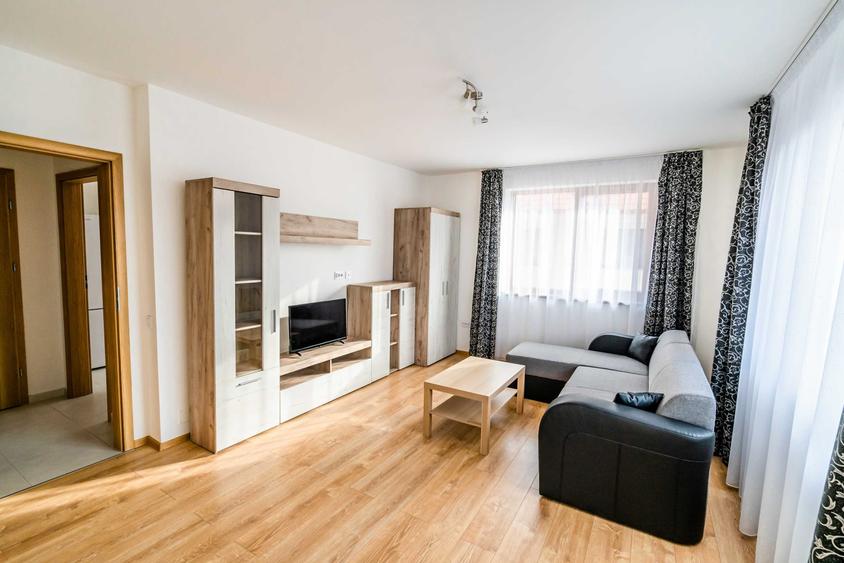 Apartament cu 2 camere decomandat în Tractorul