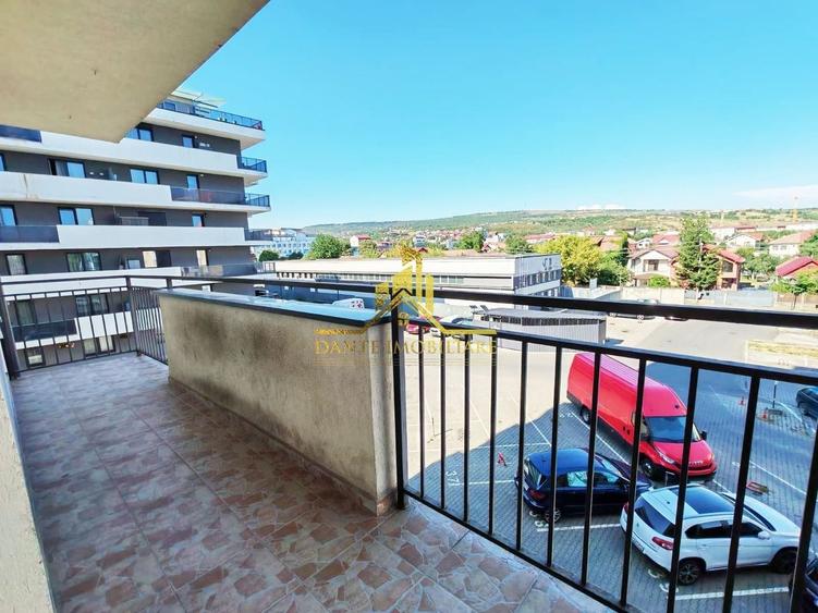 Apartament cu 3 camere semidecomandat, mobilat în Iris