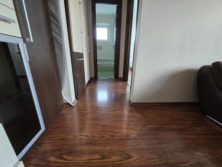 Apartament cu 3 camere semidecomandat în Precista