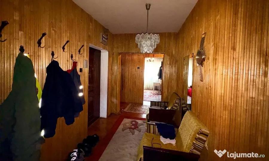 Apartament cu 4 camere decomandat în Central