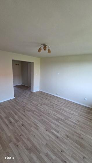 Apartament cu 3 camere decomandat în Burdea