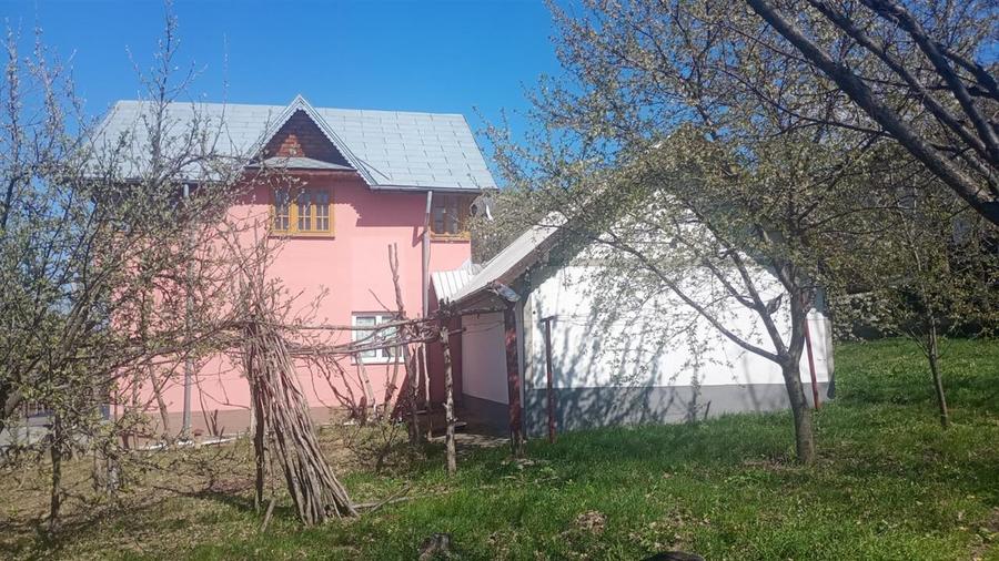 Casă cu 3 camere cu Canalizare în Bucium