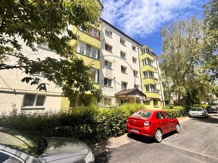 Apartament cu 3 camere semidecomandat, mobilat în Central