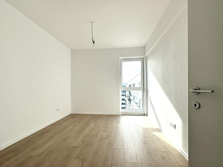 Apartament cu 3 camere semidecomandat în Străulești