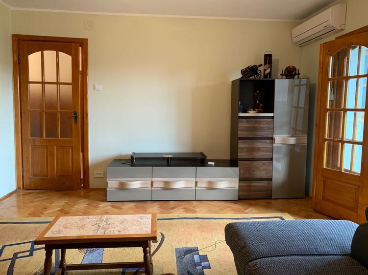 Apartament cu 3 camere decomandat în Lunei