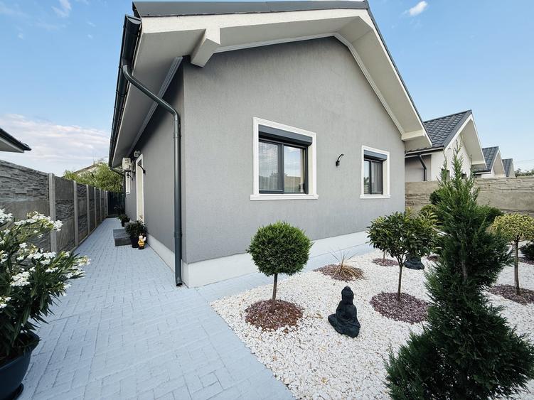 Duplex cu 3 camere cu Canalizare în Sânmihaiu Român