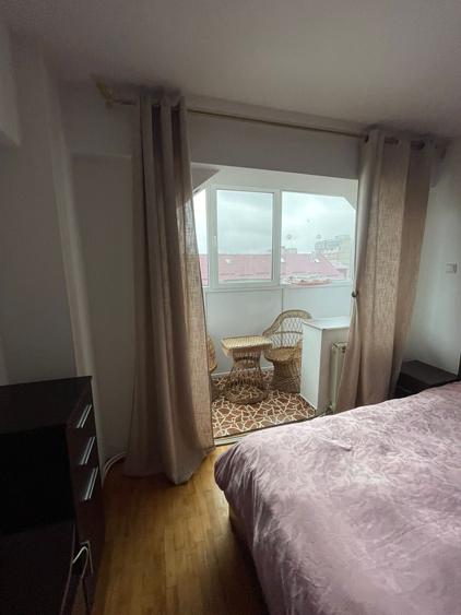 Apartament cu 3 camere decomandat în Exterior Vest