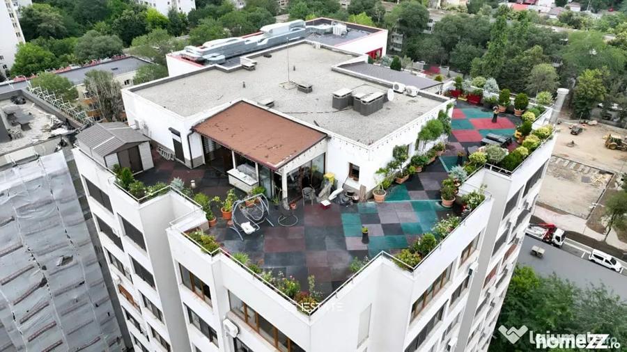 Apartament cu 4 camere decomandat în Titan