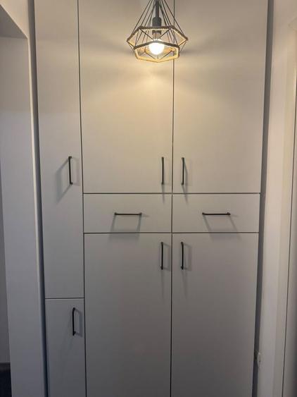 Apartament cu 3 camere decomandat, mobilat în Berceni