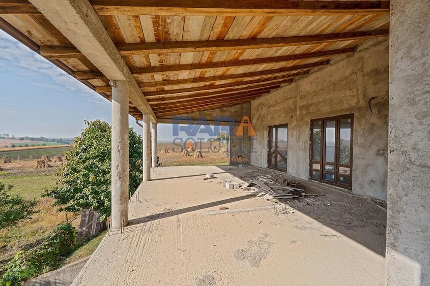 Casă cu 2 camere cu Teren 3600 Mp în Bâra