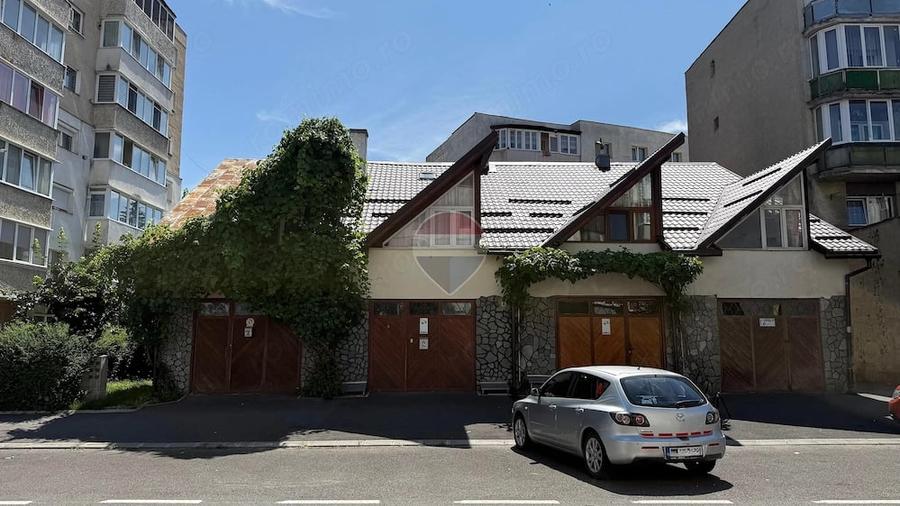 Apartament cu 3 camere semidecomandat în Florilor