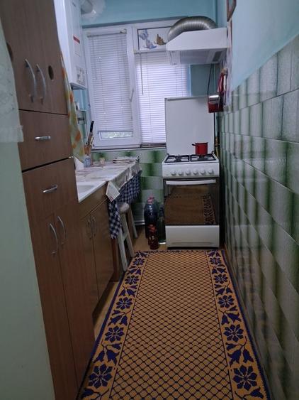 Apartament cu 3 camere semidecomandat în Tineretului