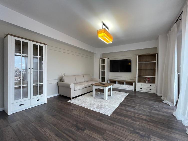 Apartament cu 3 camere decomandat în Faleza Nord