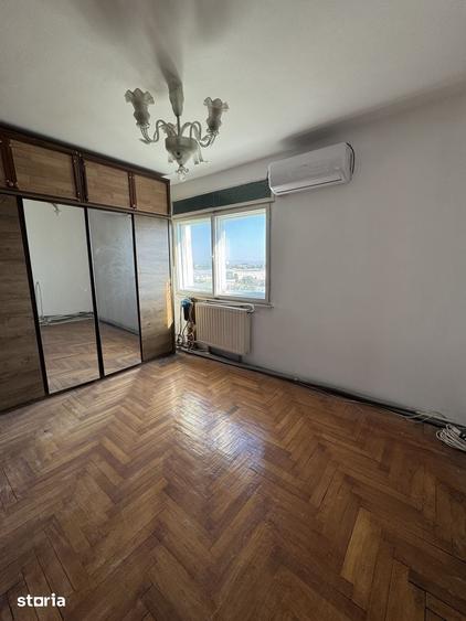 Apartament cu 4 camere decomandat în Central