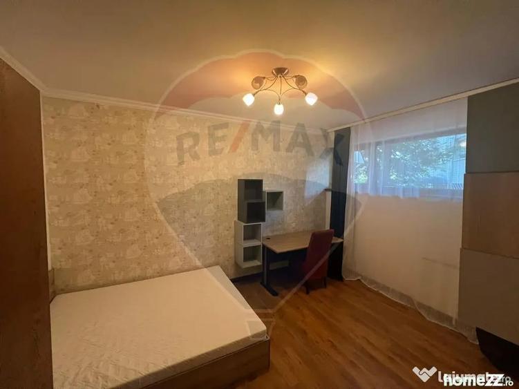 Apartament cu 3 camere semidecomandat în Domenii