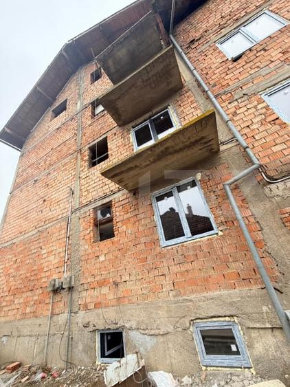 Apartament cu 3 camere decomandat în Tractorul