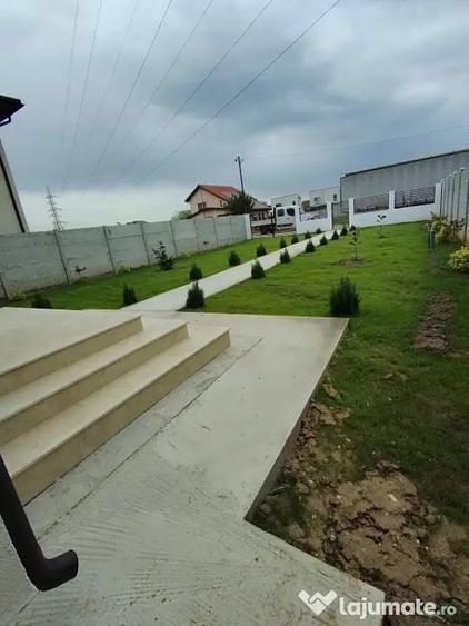 Casă cu 7 camere cu Teren 456 Mp în Malu Mare