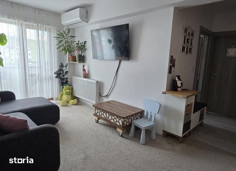 Apartament cu 3 camere semidecomandat în Bârnova
