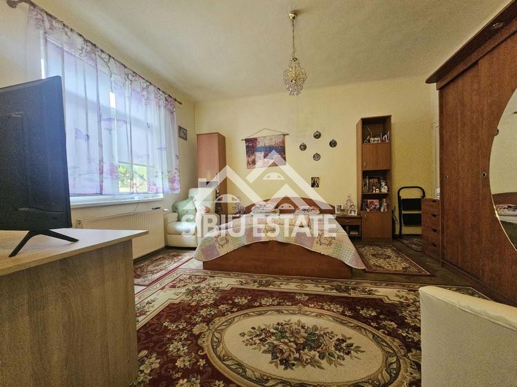 Casă individuală cu 4 camere cu Canalizare în Central
