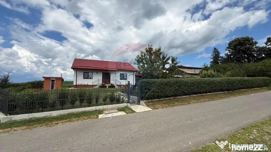Casă cu 3 camere cu Teren 1667 Mp în Răcoasa